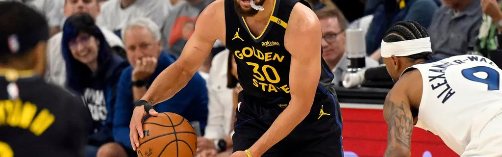 Reports: Stephen Curry expected to miss multiple games with strained hamstring