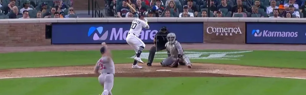 Ceddanne Rafaela assists Wilyer Abreu with robbery