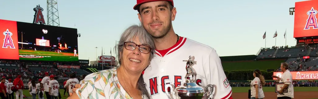 ‘She’s a special woman’: For Neto, mom is always a call away